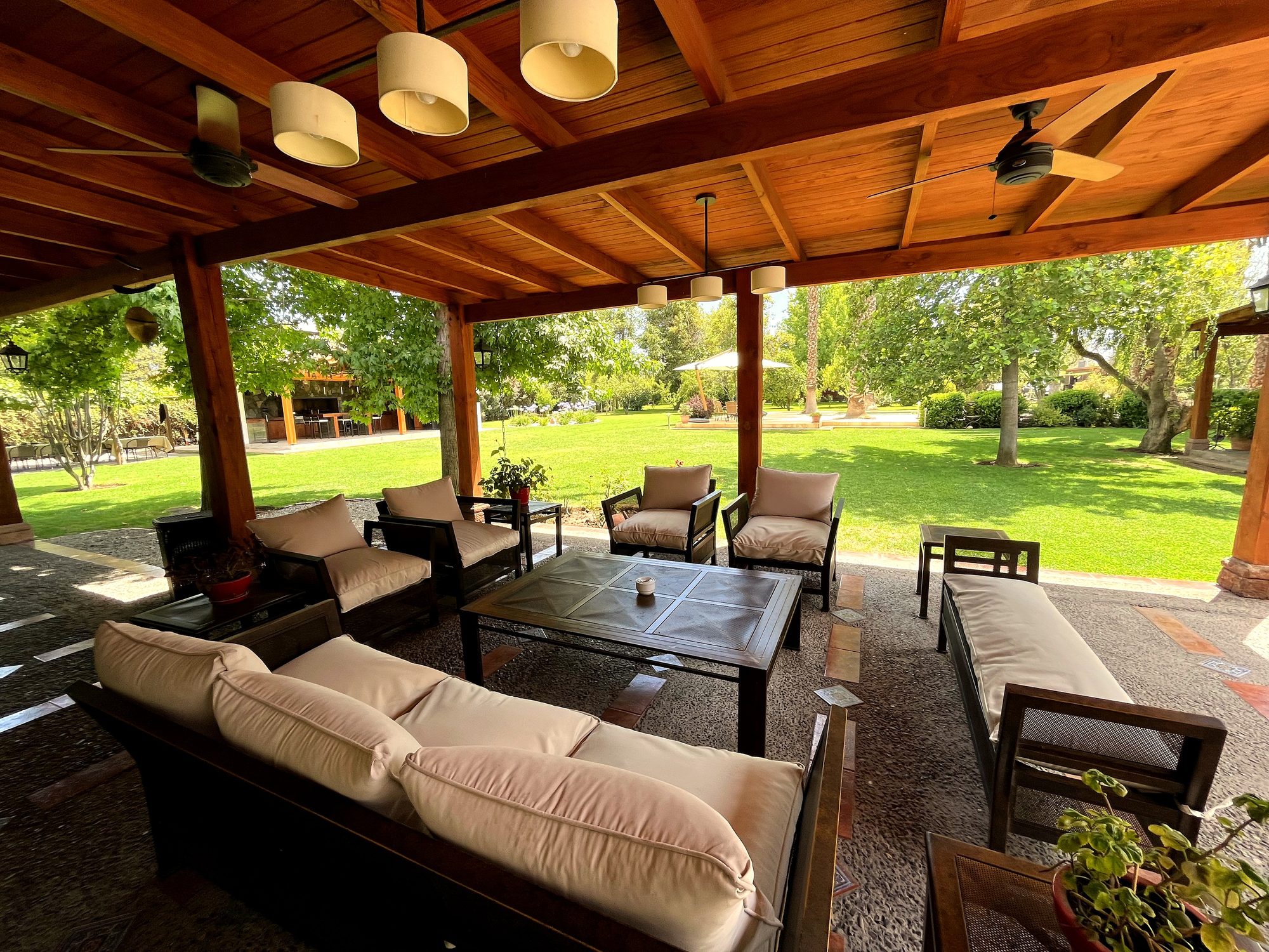 Terraza principal con jardín